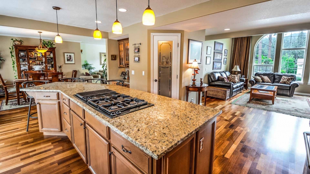 kitchen-in-upscale-texahome